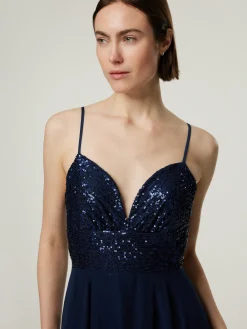 Abendkleid mit Pailletten