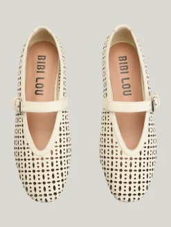 Ballerina mit Lochleder