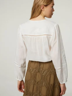 Bluse mit Lochstickerei