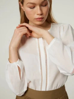 Bluse mit Lochstickerei