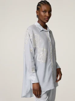 Bluse mit Stickereien