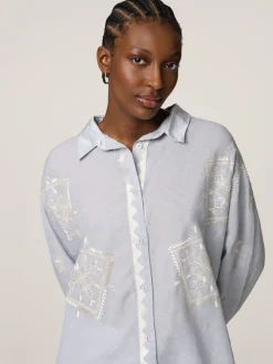 Bluse mit Stickereien