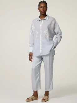 Bluse mit Stickereien