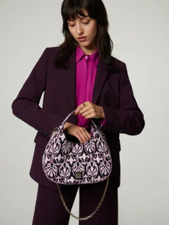 Henkeltasche im Jacquard-Strick