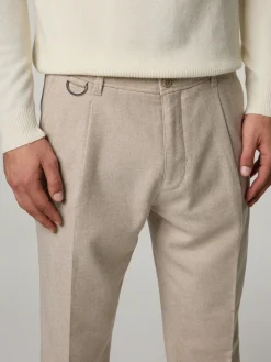 Hose im Tapered Fit DEVIN