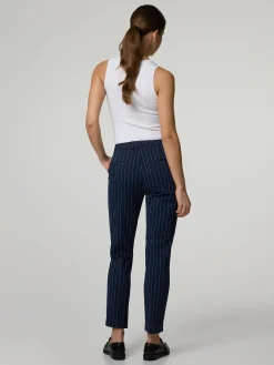 Hose mit Nadelstreifen