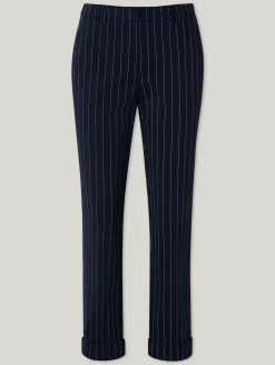 Hose mit Nadelstreifen