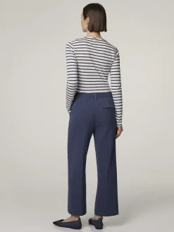 Hose mit Nadelstreifen