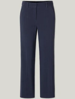 Hose mit Nadelstreifen