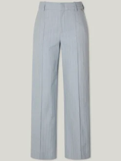 Hose mit Nadelstreifen