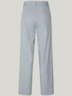 Hose mit Nadelstreifen