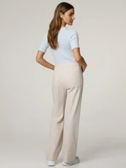 Jeans im Feminine Fit FAID