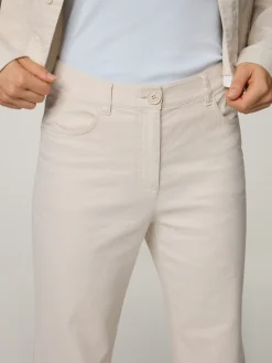 Jeans im Feminine Fit FAID