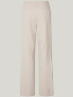 Jeans im Feminine Fit FAID