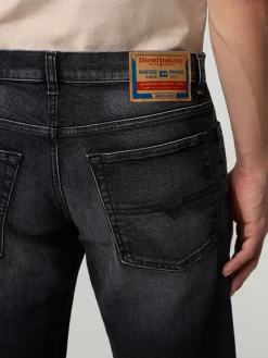 Jeans im Regular Fit D-FINITIV