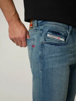 Jeans im Regular Fit D-STRUKT