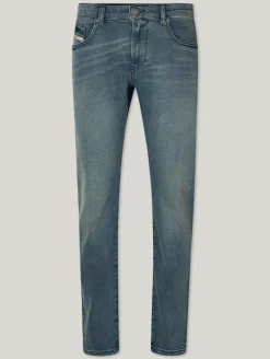 Jeans im Regular Fit D-STRUKT