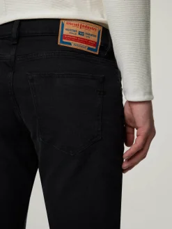 Jeans im Slim Fit D-STRUKT