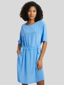 Kleid im sportlichen Look