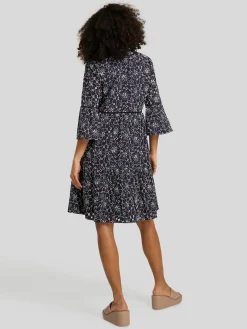 Kleid mit Lochstickerei