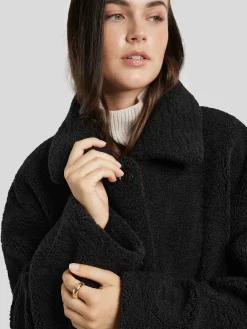 Mantel im Teddy-Look