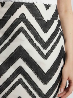 Minijupe mit Stickerei