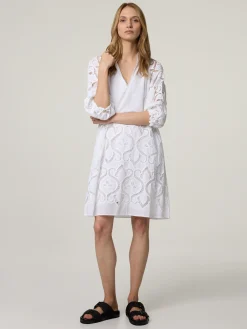 Minikleid mit Lochstickerei