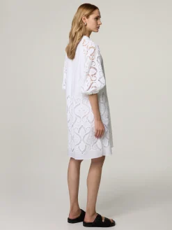 Minikleid mit Lochstickerei