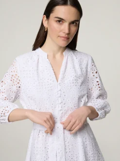 Minikleid mit Lochstickereien