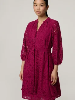 Minikleid mit Lochstickereien