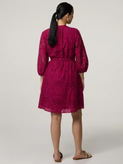 Minikleid mit Lochstickereien