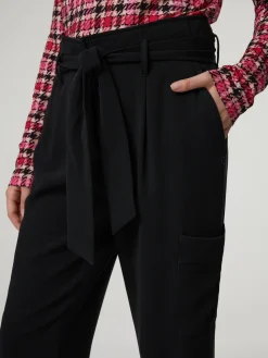 Paperbaghose im Feminine Fit FAQUS