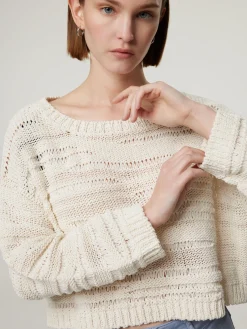 Pullover mit Lochstickerei