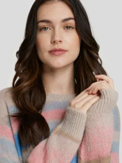 Pullover mit Streifen