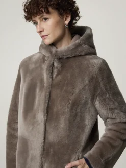 Reversibler Lammfellmantel