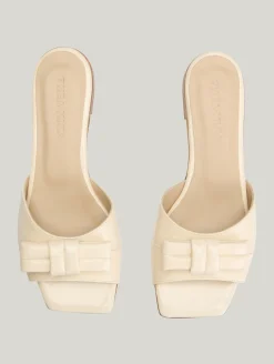 Sandalen aus Lackleder