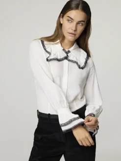 Seidenbluse mit Spitzendetails