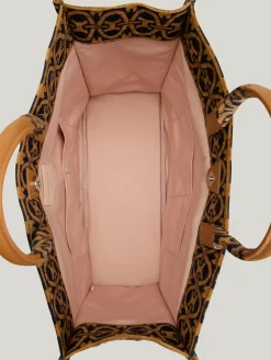 Shopper NEVER WITHOUT