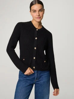 Strickjacke im Grobstrick