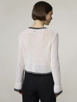 Strickjacke im Lochstrick