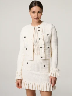 Strickjacke mit Rüschen