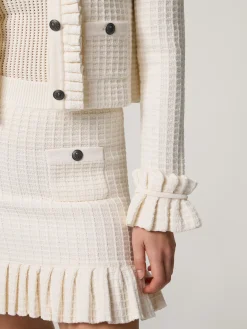 Strickjacke mit Rüschen