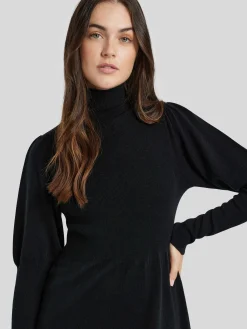 Strickkleid mit Stehkragen