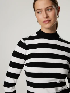 Strickpullover mit Streifen