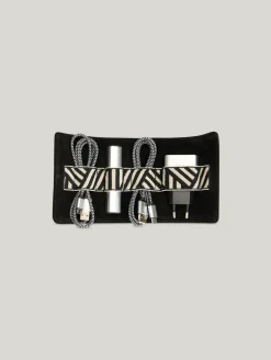 Technikequipment mit Lederetui