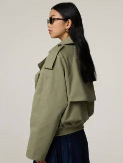 Trenchjacke im Bomber-Look