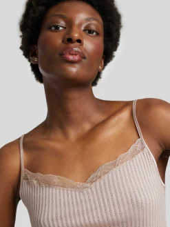 Trägertop mit Spitzen-Details